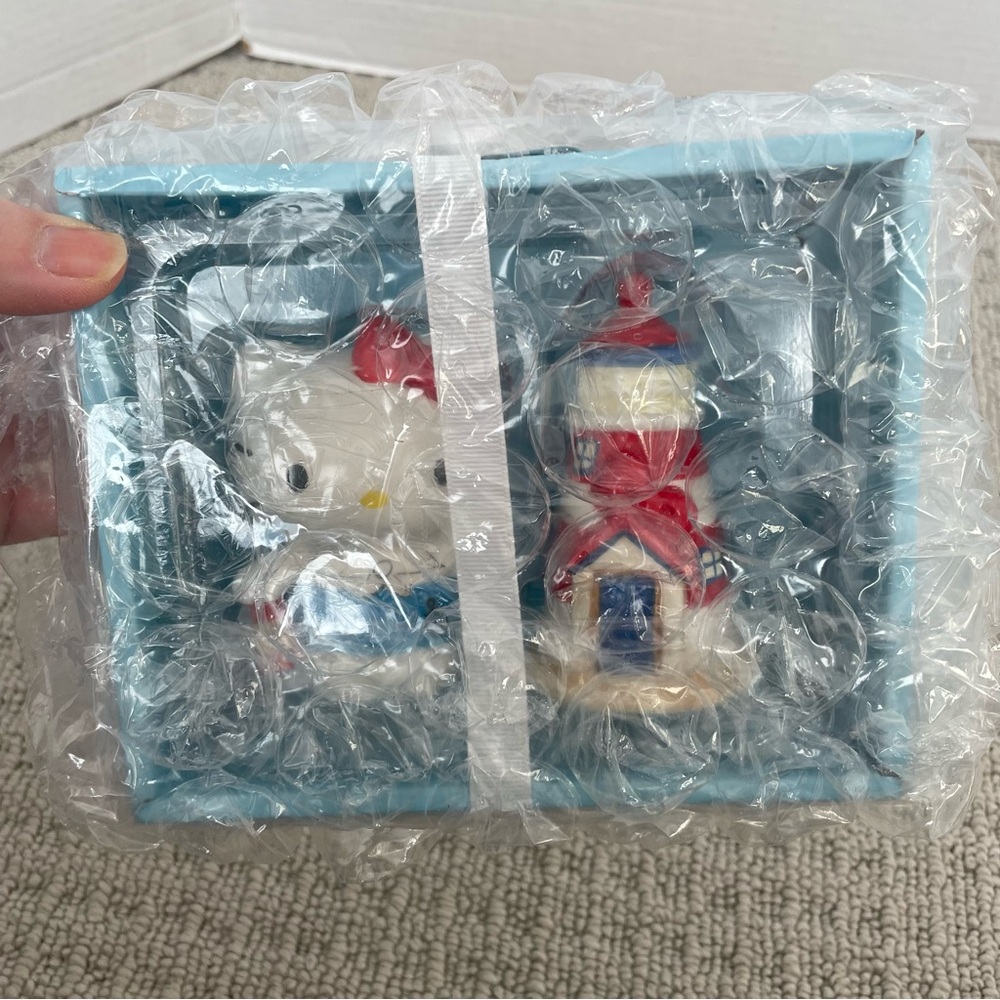 NIB hello kitty lighthouse salt and pepper shakers - Picture 6 of 6